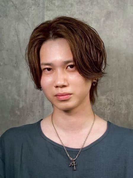 ミディアム/ウルフ/センターパート〈理容室〉