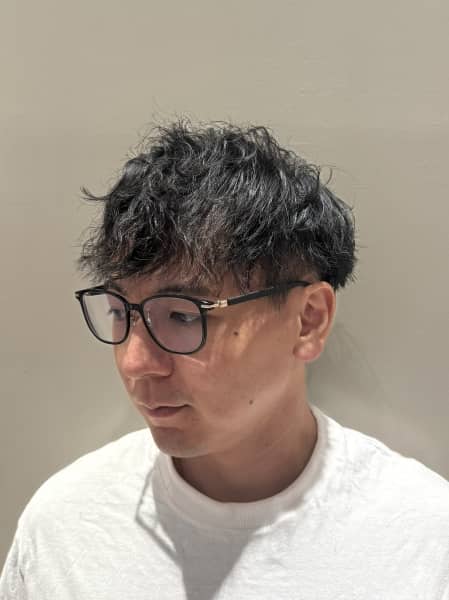 緩めツイストスパイラル × 前髪ダウンスタイル