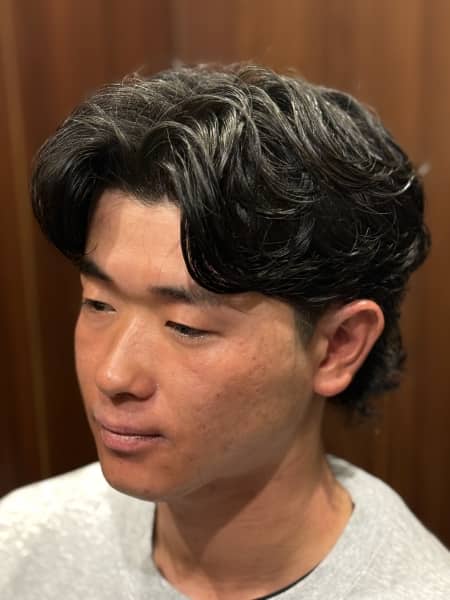 襟足長め　サーフカールパーマ