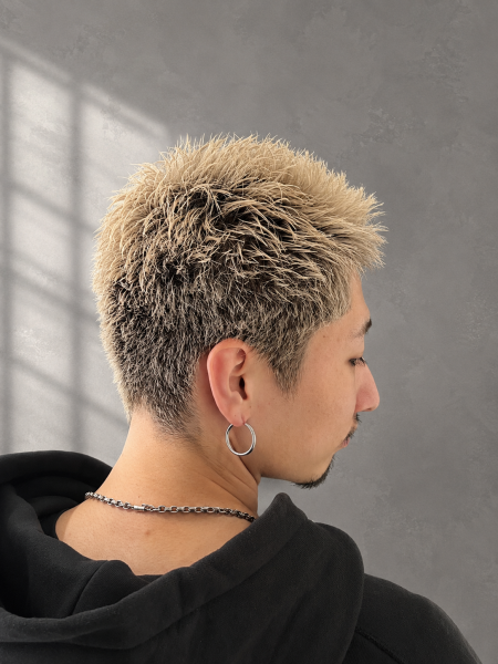 金髪ショートスタイル