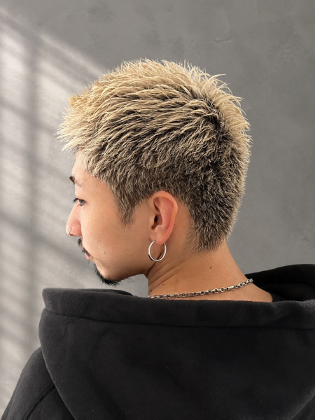 金髪ショートスタイル