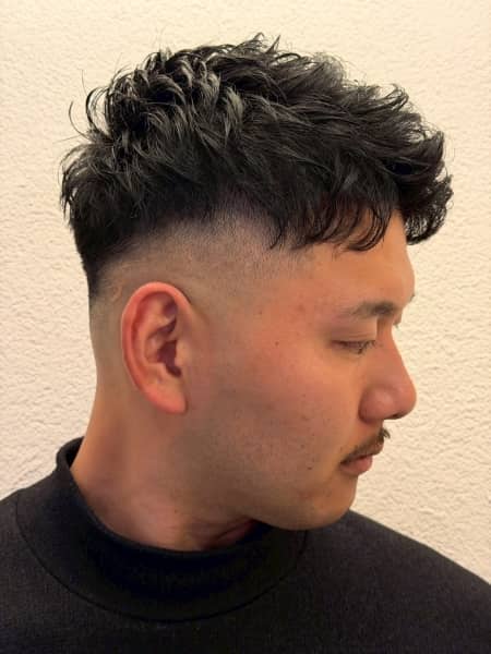 王道フェード×無造作パーマで大人の男らしさを演出