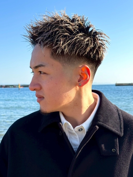 ハイライトで魅せる無造作フェードショート