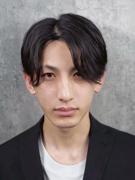 第一印象が変わるセンターパートの魅力