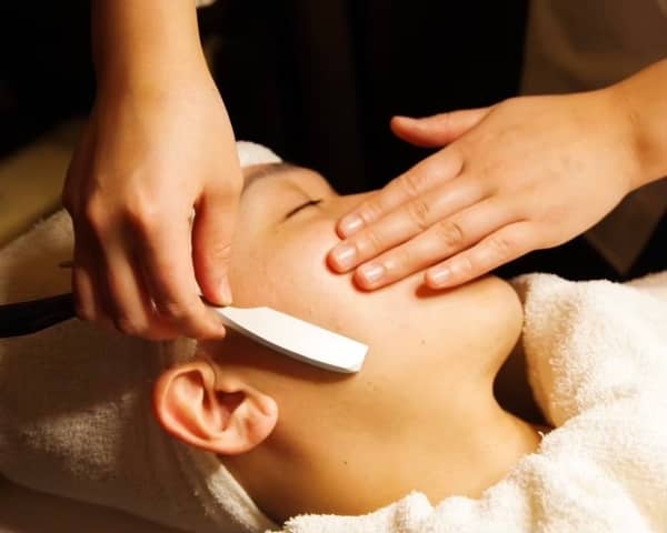 肌が変わる男のための本格顔剃り