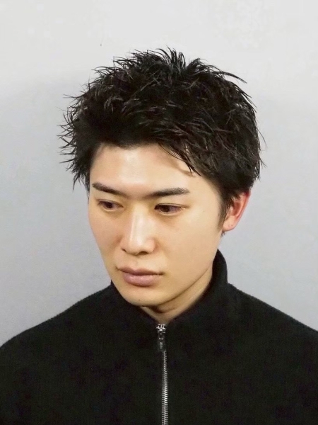 【王道アップバングショート】爽やかさと清潔感を叶える人気メンズスタイル