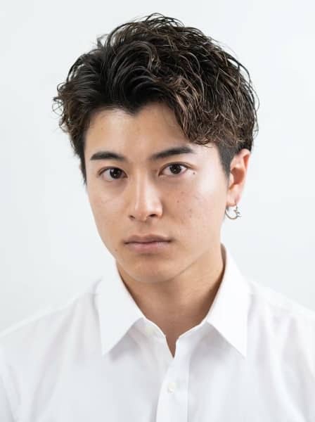 タイトなシルエットで大きく見せない