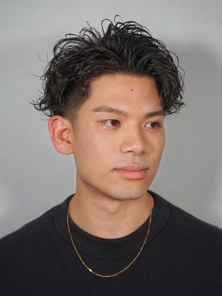 男らしさを引き出すパーマ&フェード