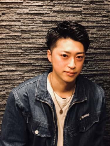 黒髪ツーブロックスタイル