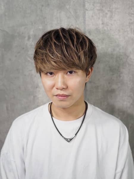 束感マッシュショート × ハイライトブラウン