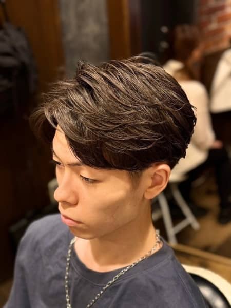 【センターパート×ツーブロック】ニュアンスパーマで魅せる大人マッシュ
