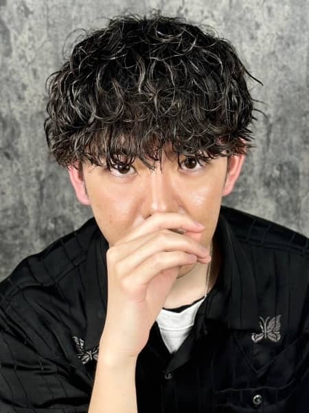 波巻きスパイラルパーマ×マッシュ 艶感グリース仕上げ