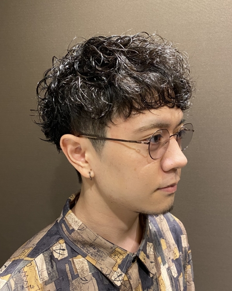 スパイラルパーマ×ツーブロックショート