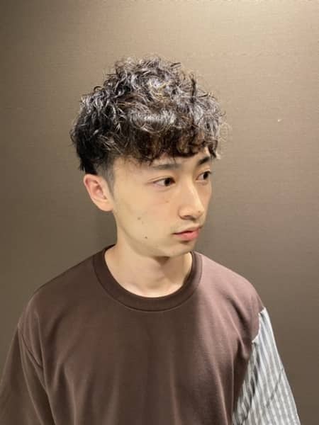 スパイラルパーマ　ツーブロックショート