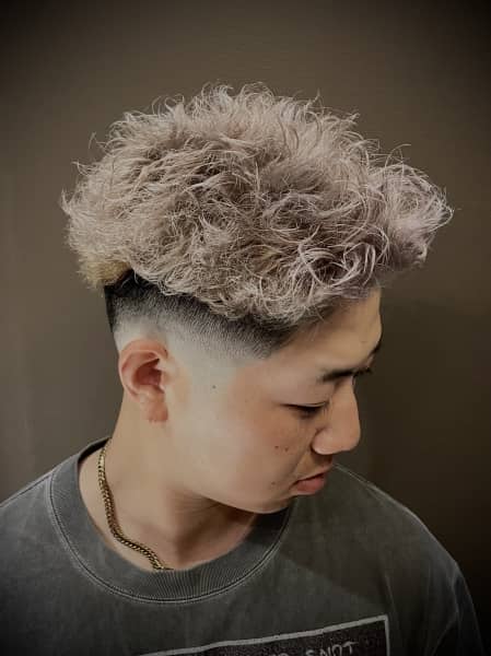 ホワイトスパイキーパーマ×フェード