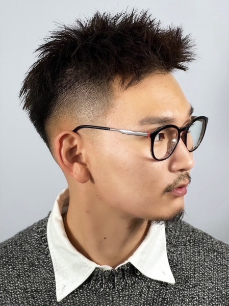 大人の清潔感際立つフェードスタイル