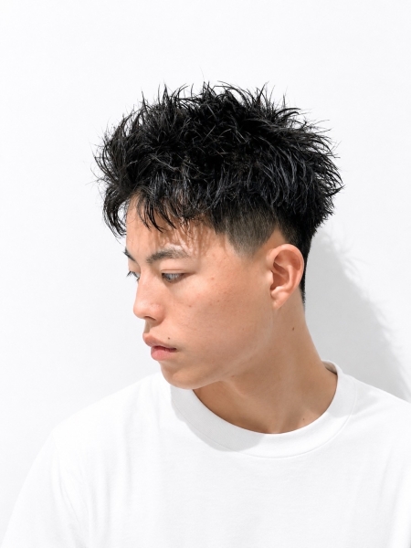 爽やかさ際立つツイストショート