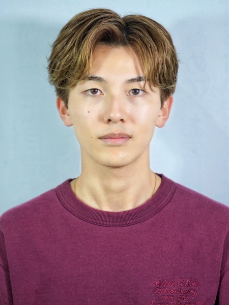 清潔感と好印象を叶えるナチュラルセンターパート