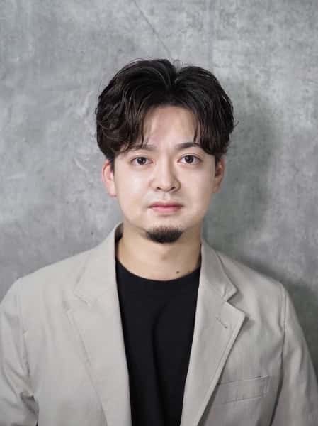 清潔感あるセンターパートで秋を楽しむ