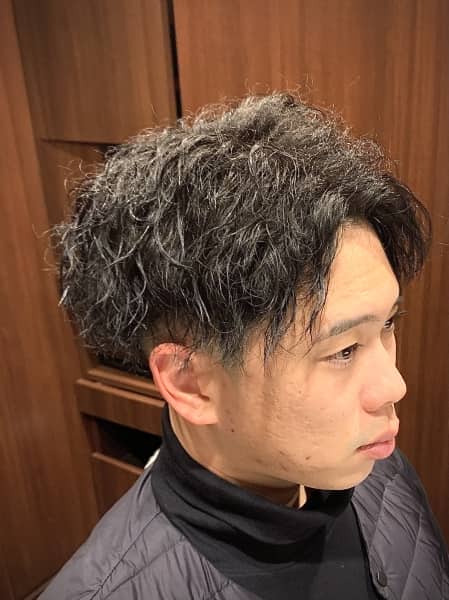 センターパートツーセクションツイストパーマ