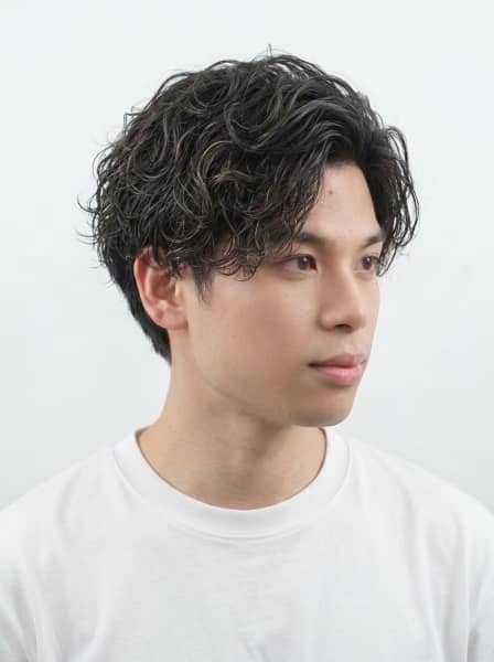 色気と清潔感を両立する波巻きパーマ