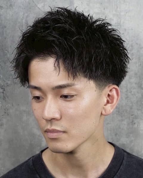 爽やかに決まるアップバングショート