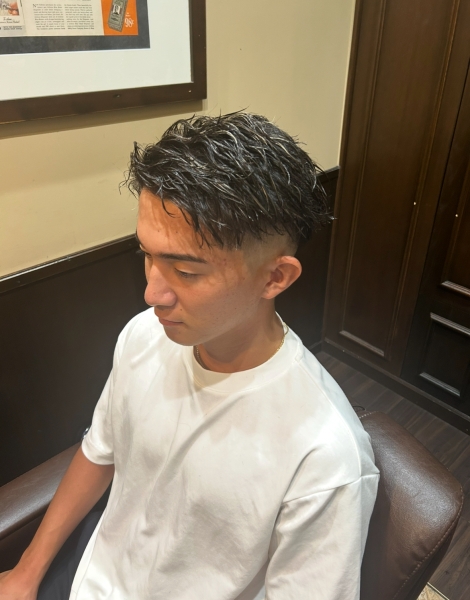 短髪×ツーブロックスキンフェードで男らしく爽やかに。