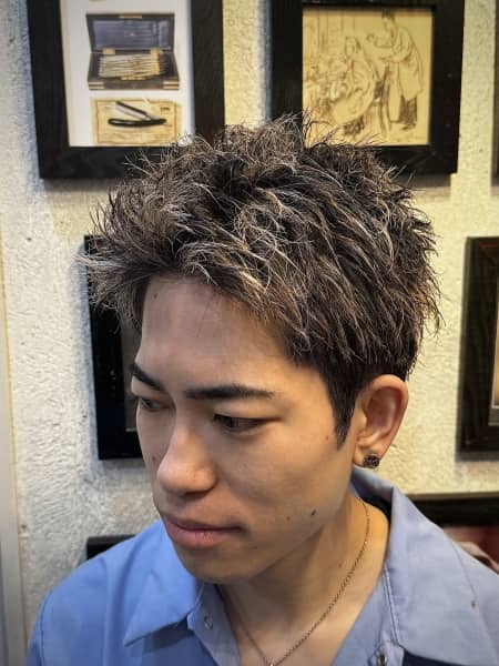 #スキンフェード #ツイスパ #メンズカット #メンズパーマ #センターパート #フェザーパーマ #スパイキーショート #ツーブロック #フェード #梅田バーバー #大阪バーバー #バーバーショップ