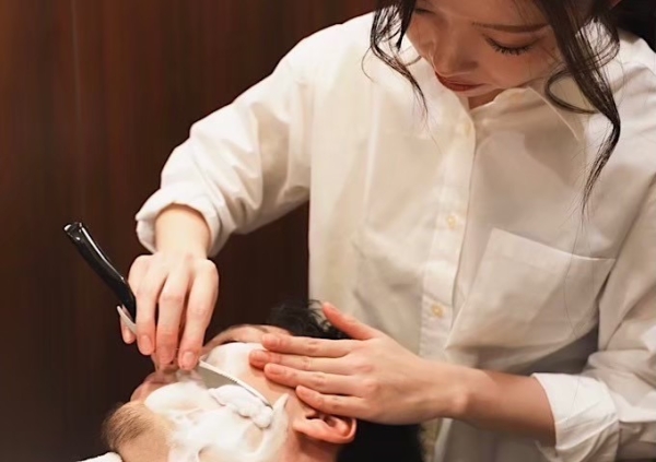 【理容室ならではの極上シェービング】